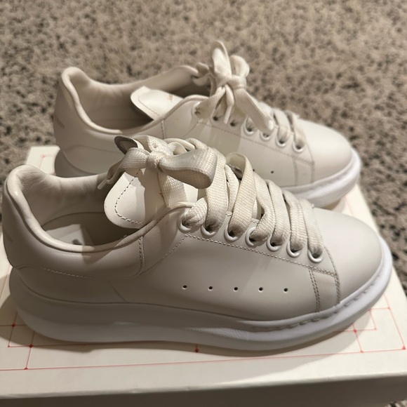 Alexander McQueen pelle sneakers. Worn twice and in excellent condition sz 37.5 - Picture 7 of 8